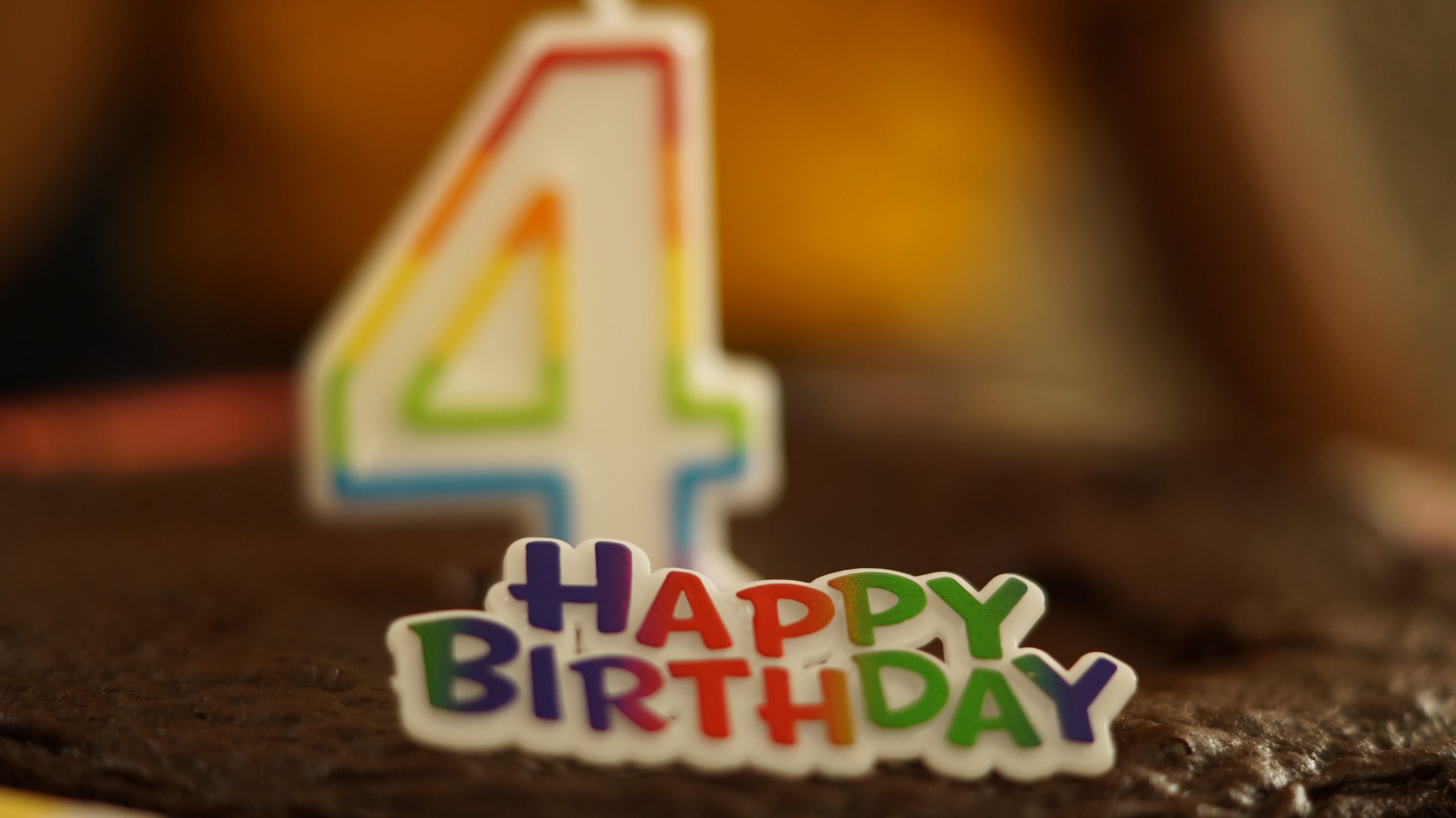 Happy birthday tag on a cake