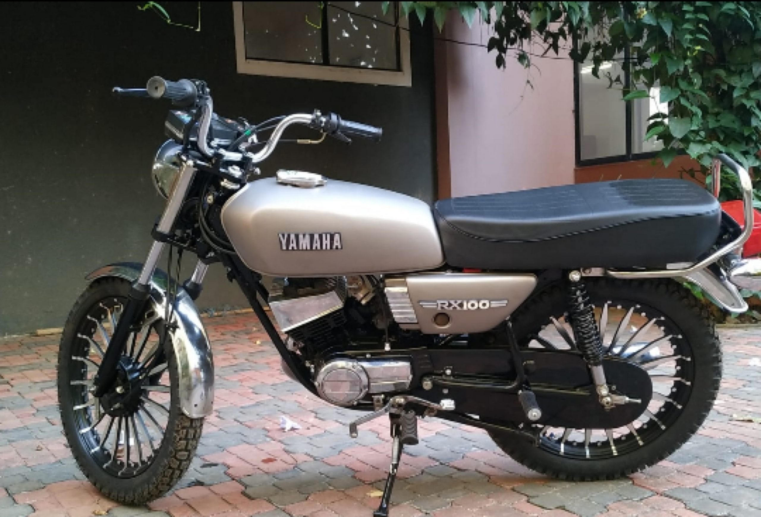 Yamaha RX100 bike